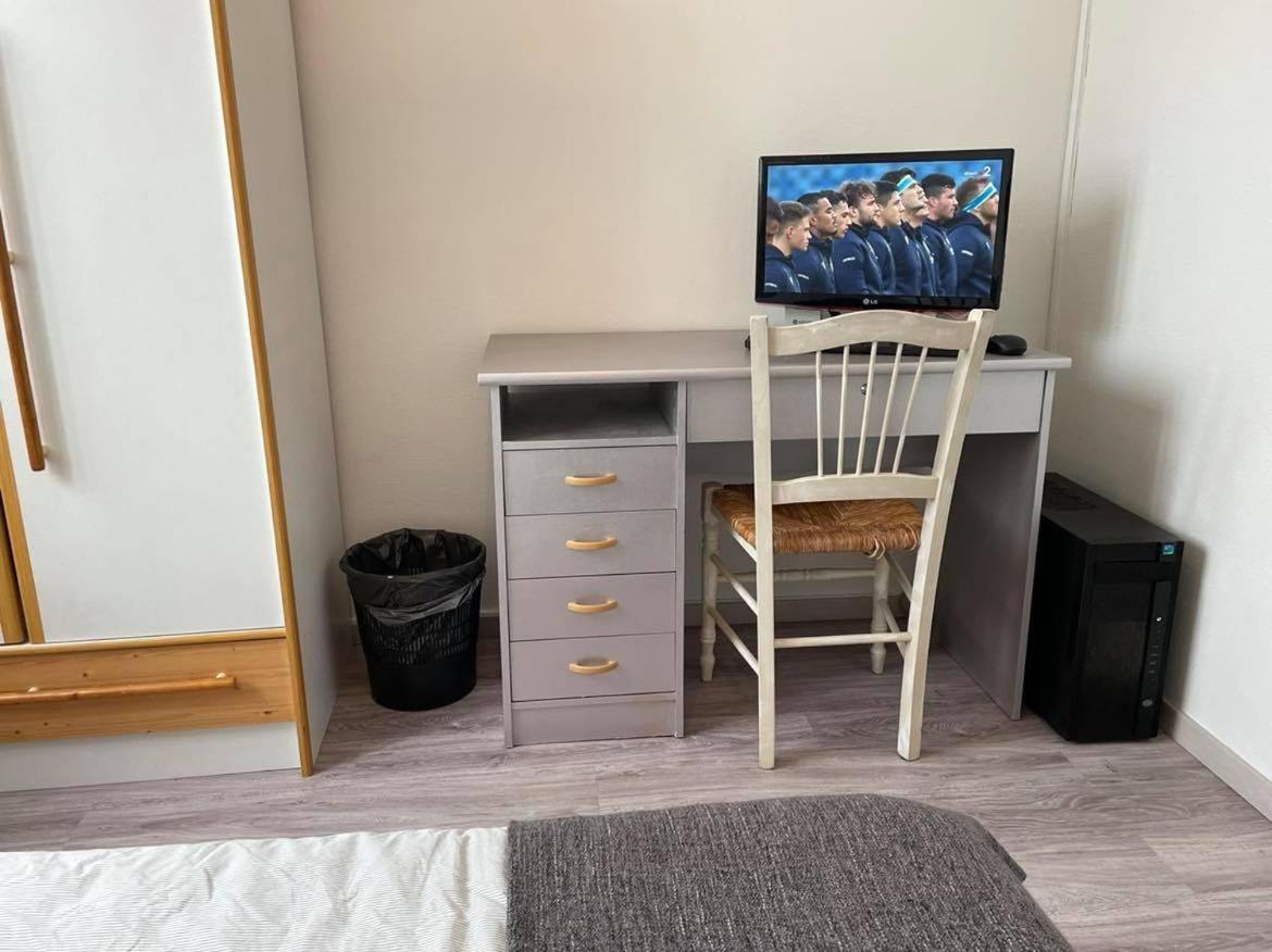 Chambre Chez L'Habitant Pres De Bordeaux Cenon Luaran gambar